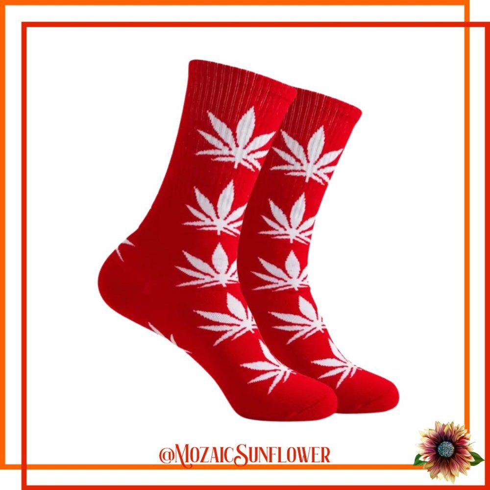 🧦 3 for $20🧦 NEW RED AND WHITE LEAF CREW SOCKS